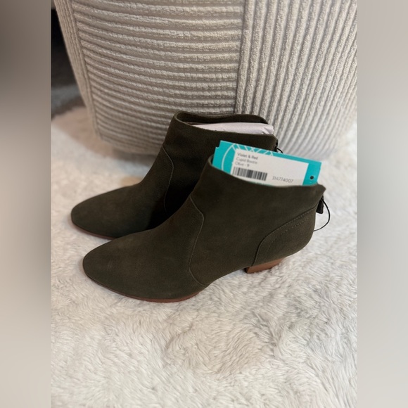 Violet & Red Shoes - NWT Violet and Red Olive Ankle Boots